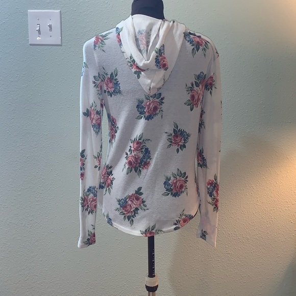 Ladies thin creme floral sweater with hood - Picture 2 of 4